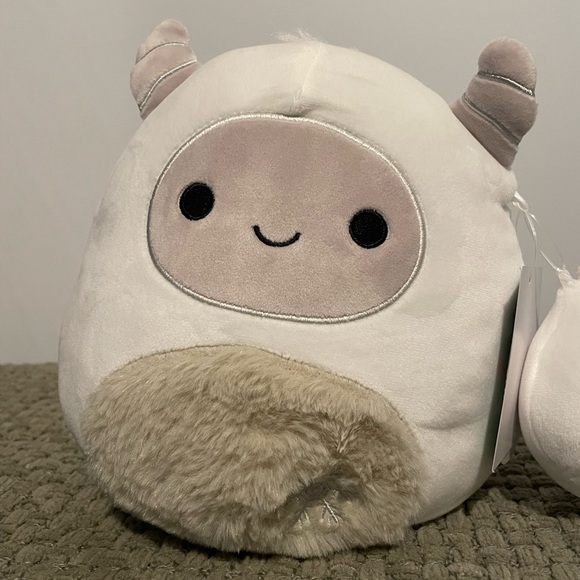 Amleth Squishmallow - Picture 3 of 4